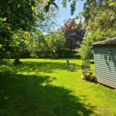 The Potting Shed Hotel Manuden Exterior photo